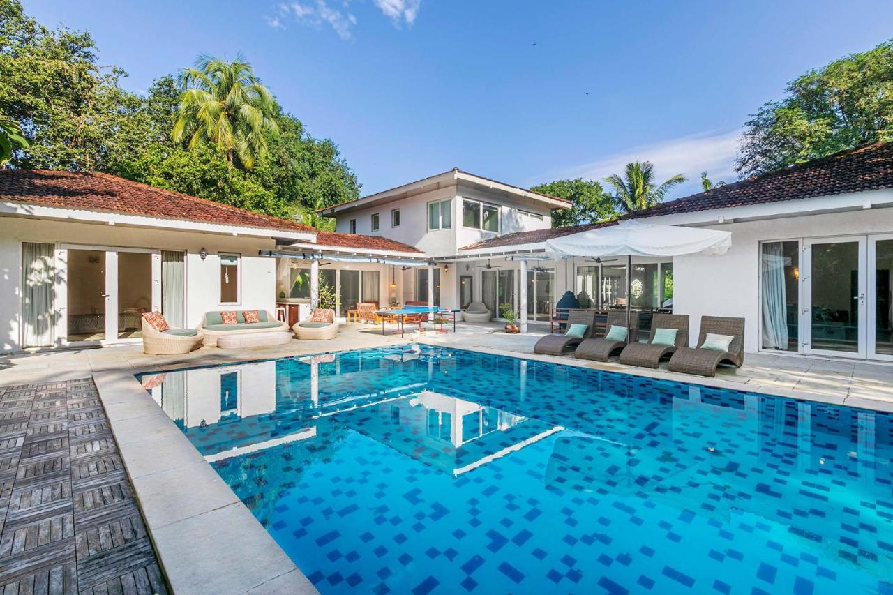 Hamptons Charm By Stayvista Luxury 5Br With Pool, Lawn & Table Tennis Alībāg Exterior foto