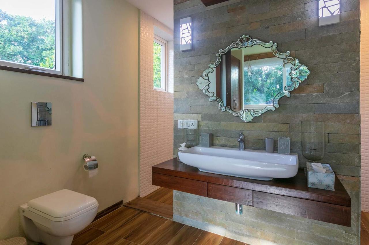 Hamptons Charm By Stayvista Luxury 5Br With Pool, Lawn & Table Tennis Alībāg Exterior foto