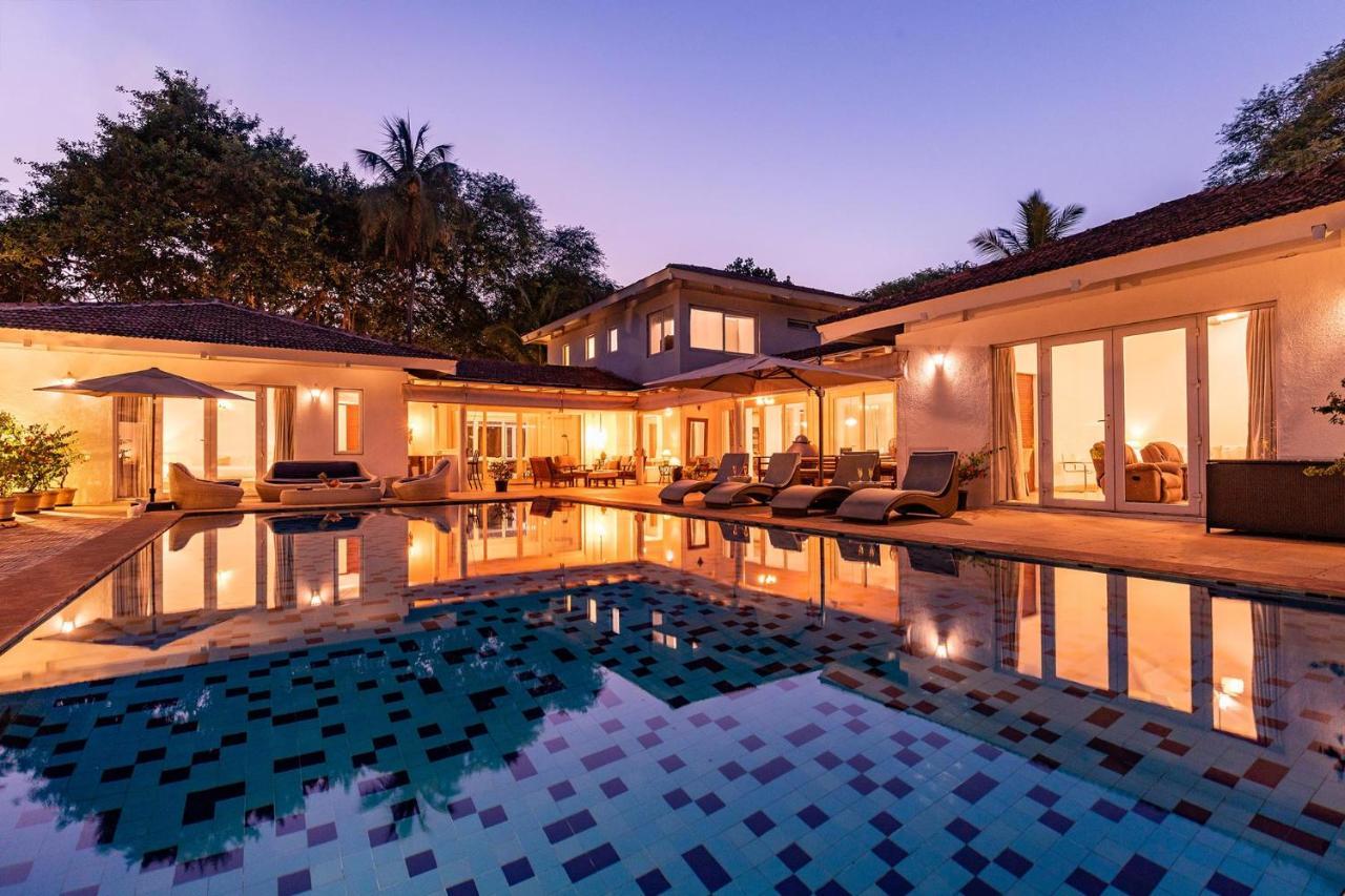 Hamptons Charm By Stayvista Luxury 5Br With Pool, Lawn & Table Tennis Alībāg Exterior foto